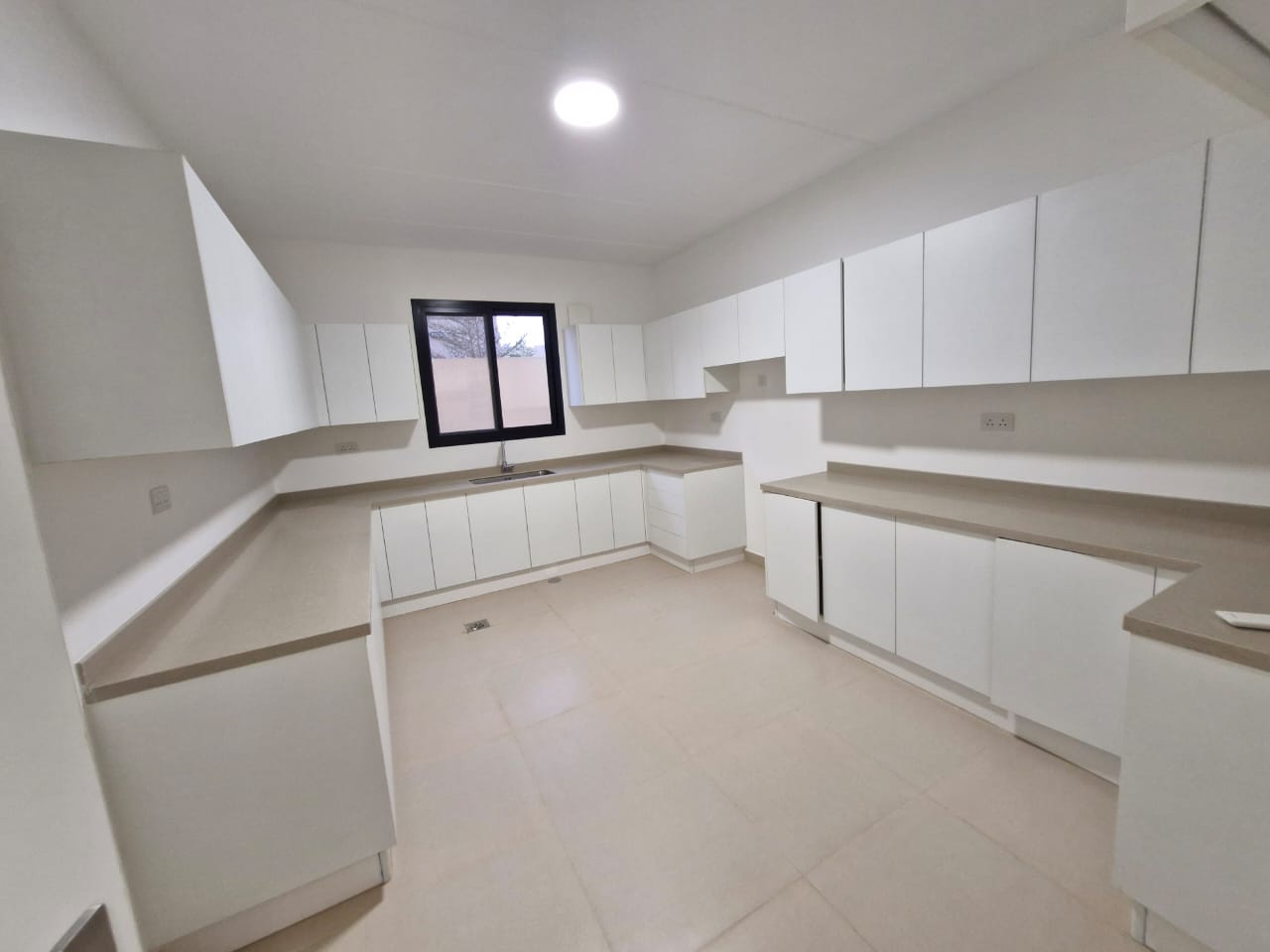 🏡 *Luxury Villa in Sedra – Roshn* ✨ 300 m² Modern Villa | Elegance Meets Functionality